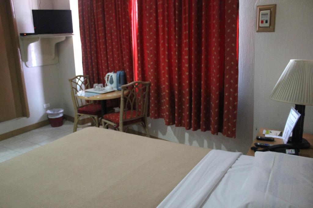 Elegant Circle Inn Cebu Værelse billede